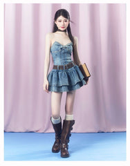 Vestido vaquero sin tirantes con cinta en el pecho
