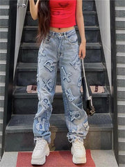 Vaqueros boyfriend con efecto descolorido y parche de letras