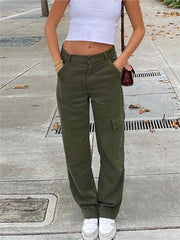 Vaqueros cargo rectos verdes con bolsillos de parche