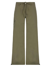 Pantalones cargo verdes con pierna recta y bolsillos