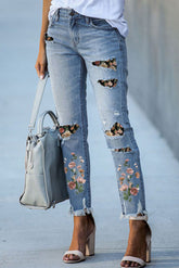 Himmelblaue Skinny Jeans mit Patch-Print und Rissen