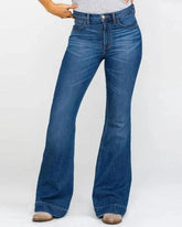 Klassische Jeans mit ausgestelltem Saum und hoher Taille