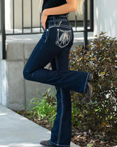 Vaqueros de cintura alta con detalle de bolsillo y lentejuelas