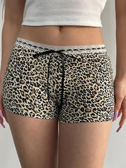 Pantalones cortos punk de tiro bajo con estampado de leopardo y ribete de encaje