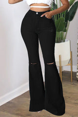 Zerrissene Schlagjeans mit hoher Taille und Kniepartie