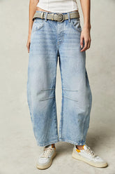 Lockere, weit geschnittene, mittelhohe Jeanshose aus gewaschenem Denim