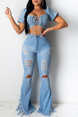 Vaqueros acampanados lavados con flecos rotos