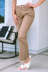 Khakifarbene Schlagjeans mit hohem Bund und ungesäumtem Saum