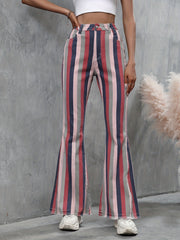 Pantalones vaqueros acampanados con dobladillo sin rematar y rayas multicolores