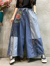 Weite Jeanshose mit Farbblock-Bandage und Stickerei