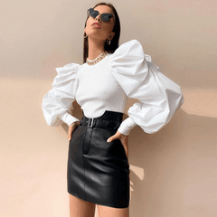 Stella – Geripptes Oberteil mit extremen Puffärmeln