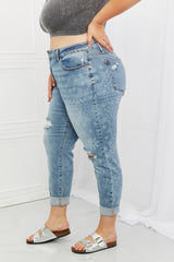 Judy Blue – Maika – Boyfriendjeans in voller Größe mit Paisleymuster