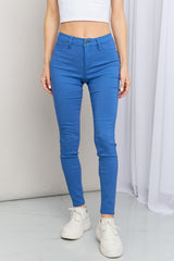 Vaqueros ajustados de tiro medio Kate Hyper-Stretch de YMI Jeanswear en azul eléctrico