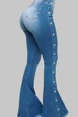 Schlagjeans mit Knopfdetail