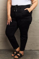 Pantalones deportivos de cintura alta con puños dobles y cintura alta de Judy Blue Lily