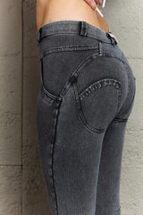 Schlagjeans mit zwei Knöpfen