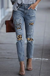 Baeful Oster-Jeans mit Leoparden-Patch und Hasen-Grafik