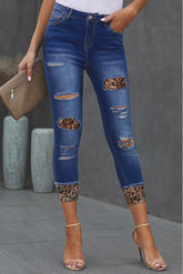 Baeful – Kurze Jeans mit Leoparden-Patch im Used-Look