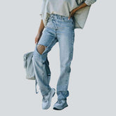 Asymmetrische Distressed-Jeans mit weitem Bein