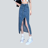 Asymmetrischer Jeansrock mit weitem Schlitz
