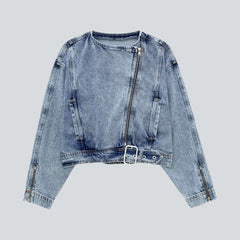 Chaqueta vaquera corta con cremallera asimétrica