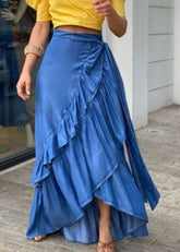 Falda vaquera de patchwork con cintura anudada y volantes en azul bohemio