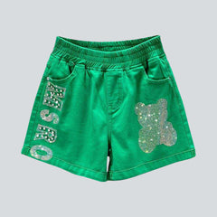 Jeansshorts mit Strass in Bonbonfarbe