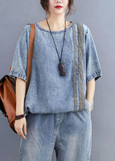 Lässiges blaues T-Shirt mit Rundhalsausschnitt und Patchwork-Muster