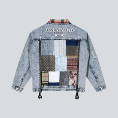 Chaqueta vaquera de patchwork con cuello a cuadros