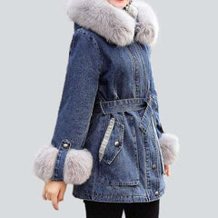 Chaqueta vaquera clásica de invierno para mujer.