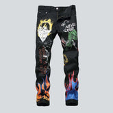 Farbig flammenbemalte Herrenjeans