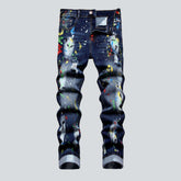 Farbe malen bemalt zerrissene Jeans