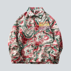 Farbbemalte Jeansjacke mit Aufschrift