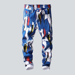 Jeanshose mit Farbdruck für Herren