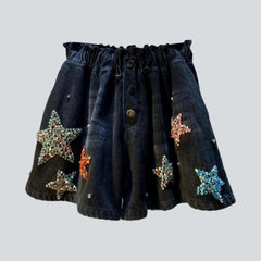 Jeansshorts mit farbigen Strass-Sternen