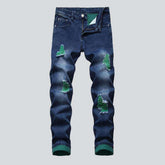 Farbig zerrissene Herrenjeans