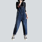 Jeans-Latzhose mit seitlichen Knöpfen