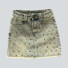 Falda vaquera con adornos de colores