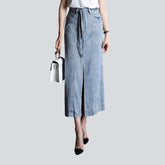 Eleganter geschlitzter langer Jeansrock