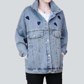 Jeansjacke mit Herzenstickerei