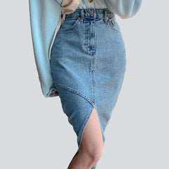 Falda vaquera de mujer con abertura frontal