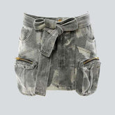 Grauer Jeansrock mit Camouflage-Print