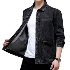 Herren-Jeansjacke im minimalistischen Stil