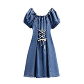 Ausgestelltes Jeanskleid mit Kordelzug