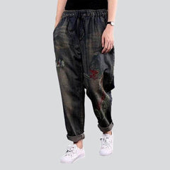 Dunkle Baggy-Jeans im Vintage-Stil