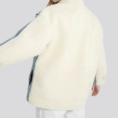 Chaqueta vaquera sherpa con lavado claro para mujer
