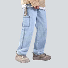 Vaqueros con amplio bolsillo lateral