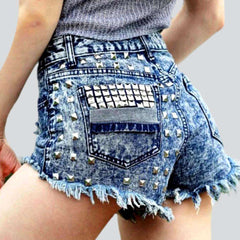 Distressed-Jeansshorts mit Metallverzierung