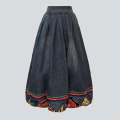 Langer Jeansrock mit besticktem Rand