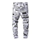 Vaqueros para hombre con estampado de periódico